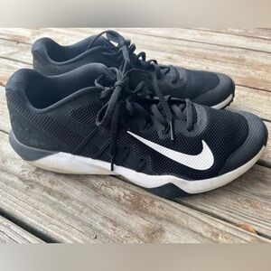 Nike Black and White Training Sneakers retaliation trainer 2 men’s size 11